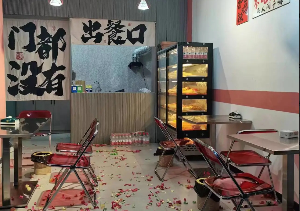 (转让)融亿金街，二师兄烤豆腐楠竹林下面一-点