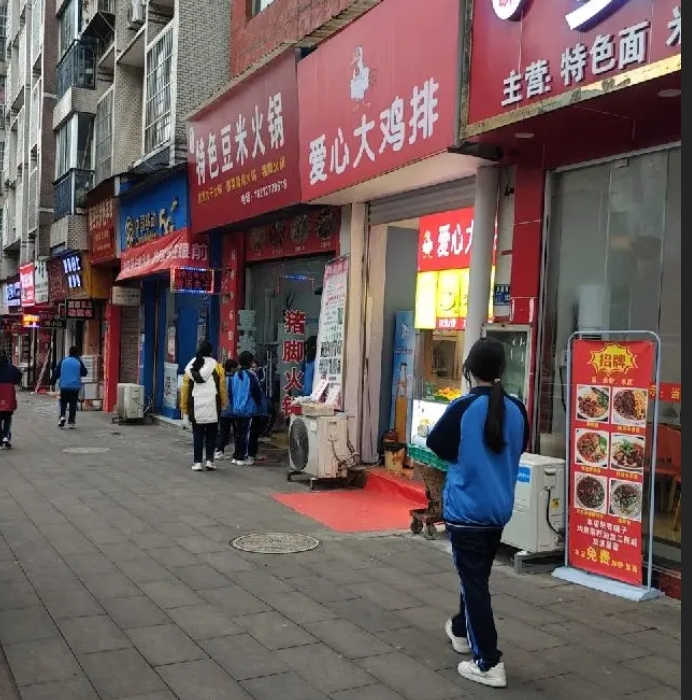 (转让)学生和附近居民流量大