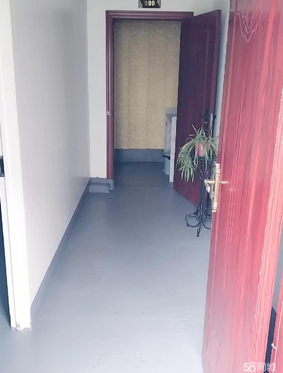(转让)合伙闹矛盾!临街2楼，人流量大， 有缘赚到。