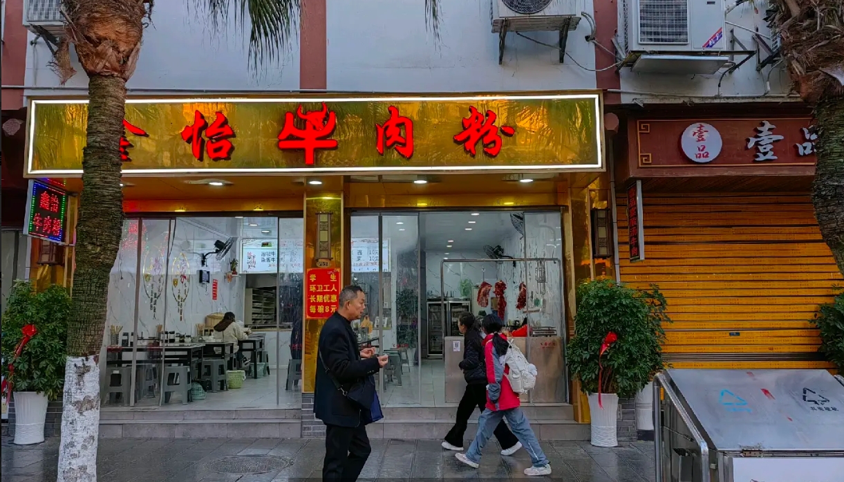 (转让)临近会址，人流量大，门面宽敞明亮