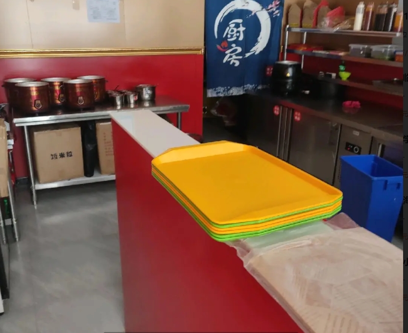 (转让)门面位置好，就在广场进出口，转让包含房租和押金