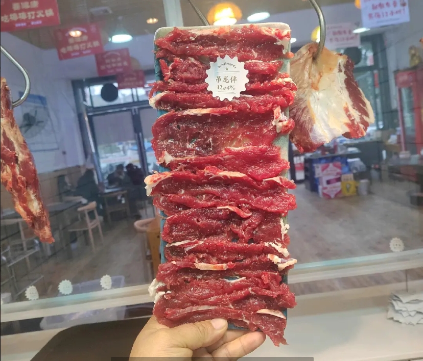 (转让)房子刚装修的，周边应高羊肉粉，有免费停车位，人流量