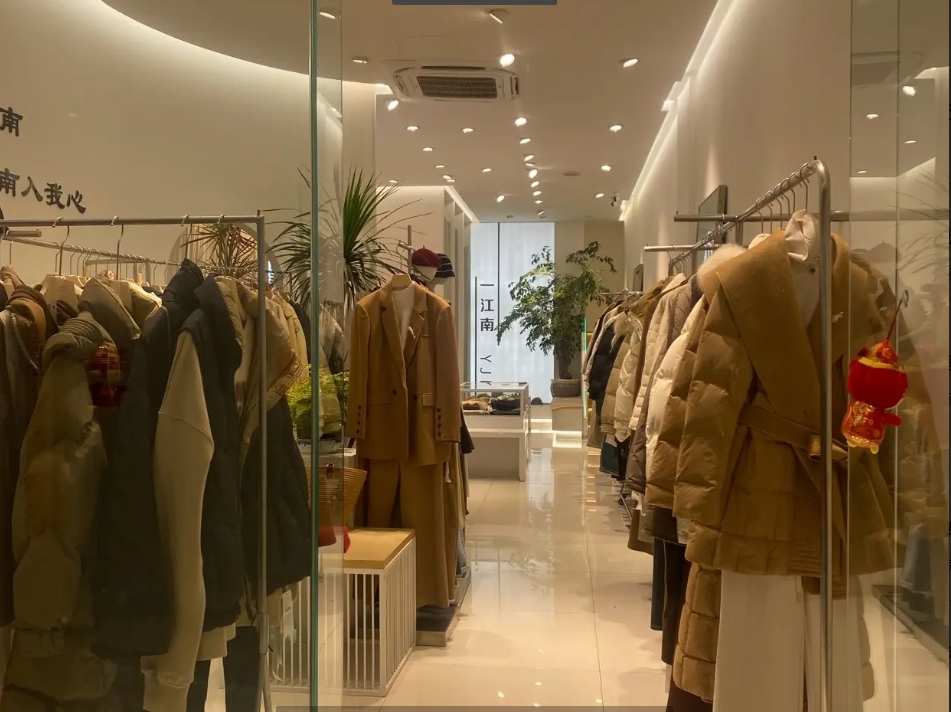 (转让)红花岗步行街一江南服装店转让