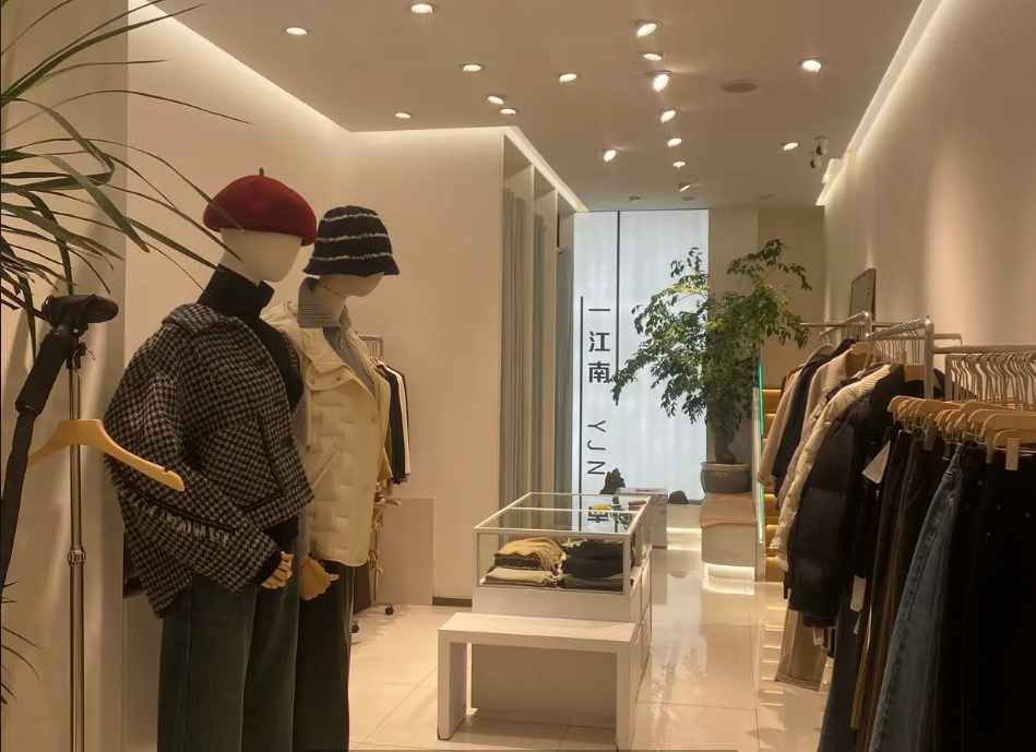 (转让)红花岗步行街一江南服装店转让