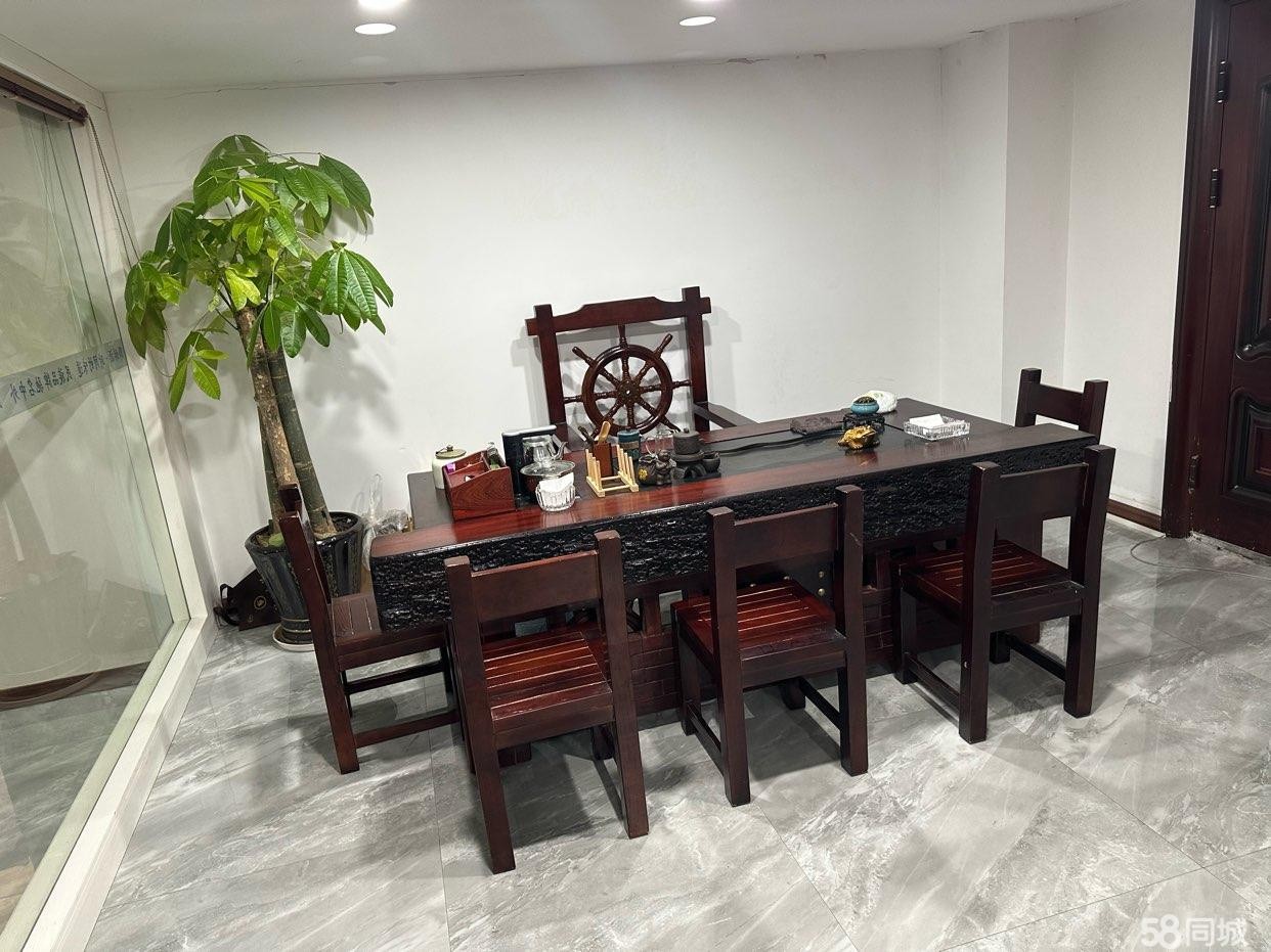 (转让)门面位于姜家寨太子家居上行，附近酒业公司多，人流量大。