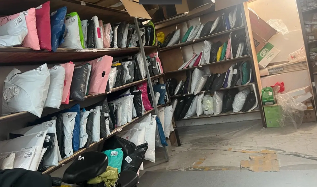 (转让)快递超市成熟小区成熟店铺。因个人原因转让