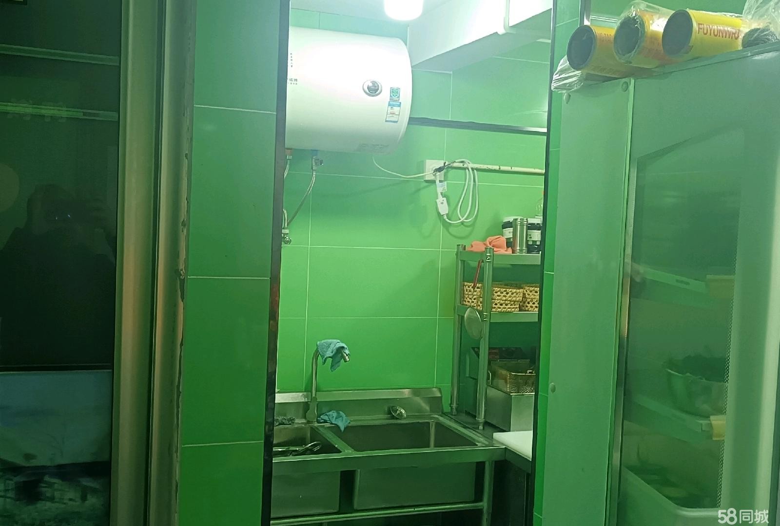 (转让)新蒲大学城精装修2个月，做餐饮的无须改动，手，有三相电