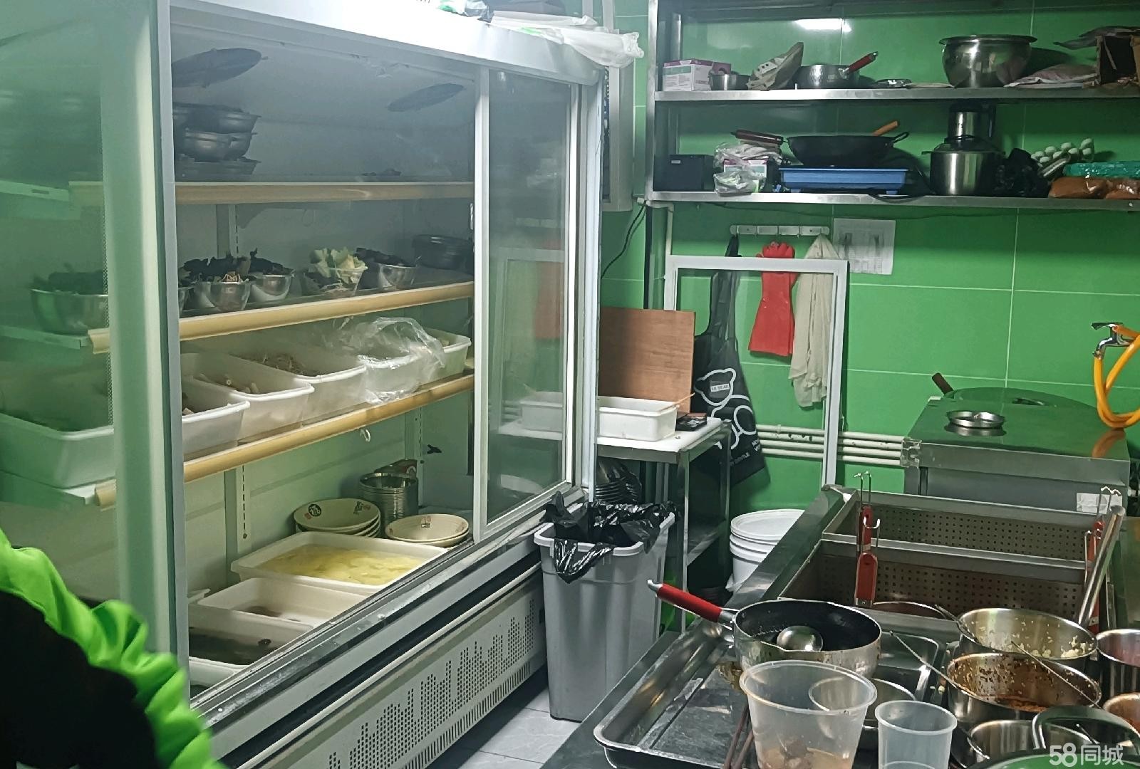 (转让)新蒲大学城精装修2个月，做餐饮的无须改动，手，有三相电