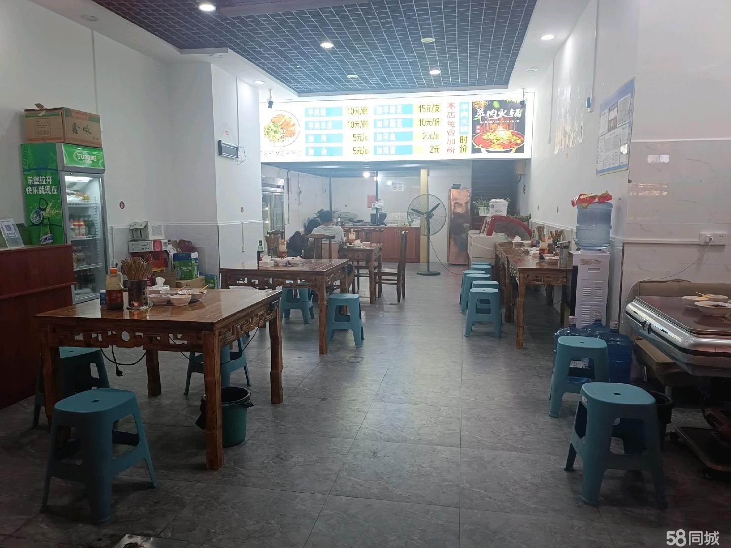 (转让)因家中有急事，转出此门面，此门面地处热闹繁华地段，十字路口