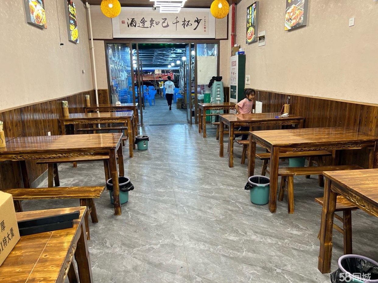 (转让)吾悦华府大门旁临街店铺转让