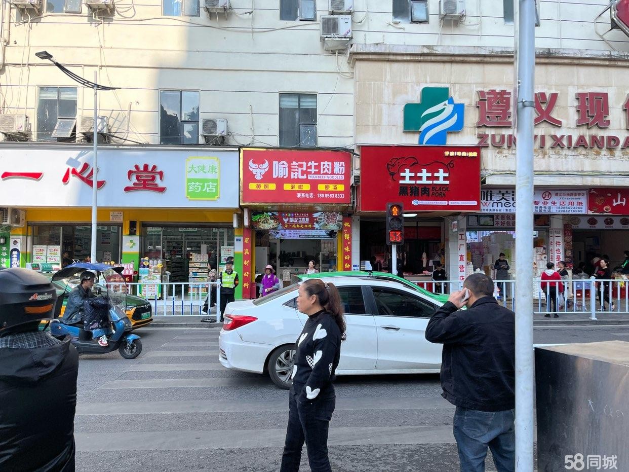 (转让)斑马线路口，人流量密集，可整转或带技术转让