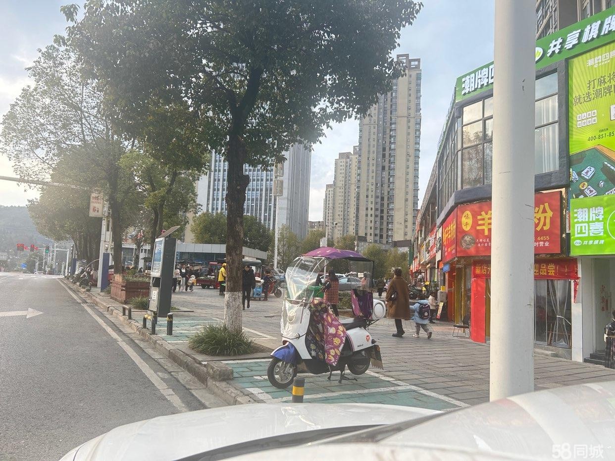 (转让)十字路口转角处人流量大学生上放学必经之路可实地考察