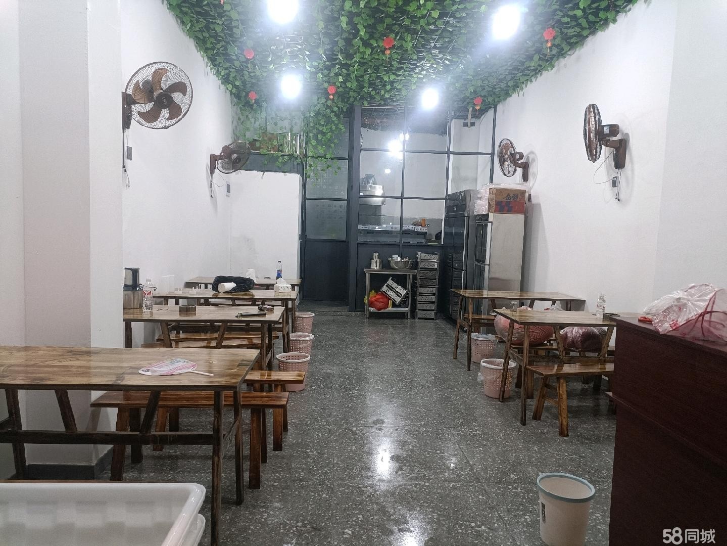 (转让)本店位于铂金城商业街，人流量大,