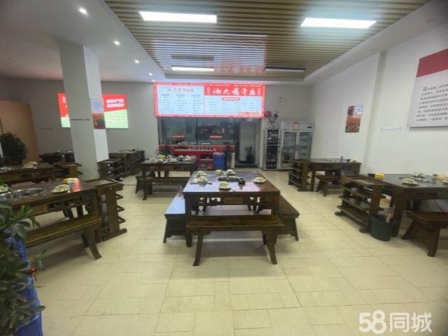 (转让)位置优越，适合餐饮，零食等各种行业。