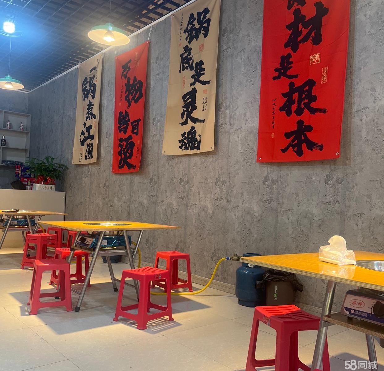 (转让)有外摆区域,交通很方便。