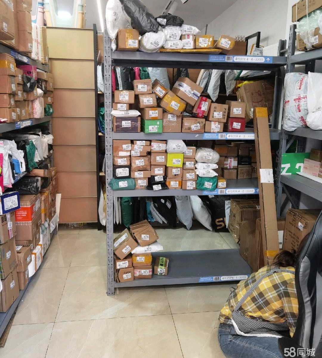 (转让)金科汇川城,经营中店铺,有桶装水,有菜乌驿站,有固定客源,