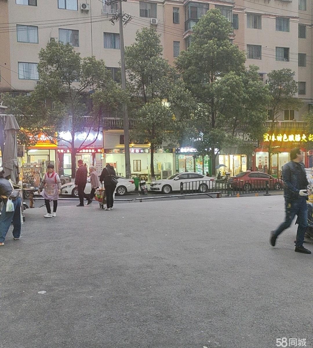 (转让)临街旺铺.客流大娱乐场所旁