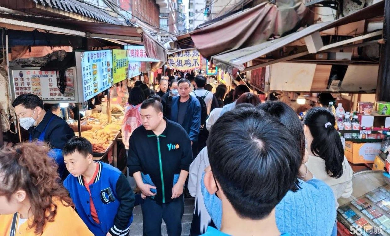 (转让)捞沙巷中段，人流量特别大，外地旅游客户来遵义必打卡的美食街。