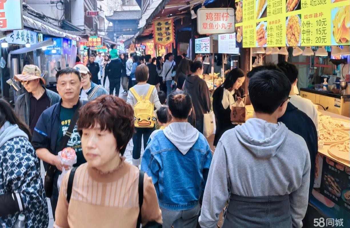 (转让)捞沙巷中段，人流量特别大，外地旅游客户来遵义必打卡的美食街。