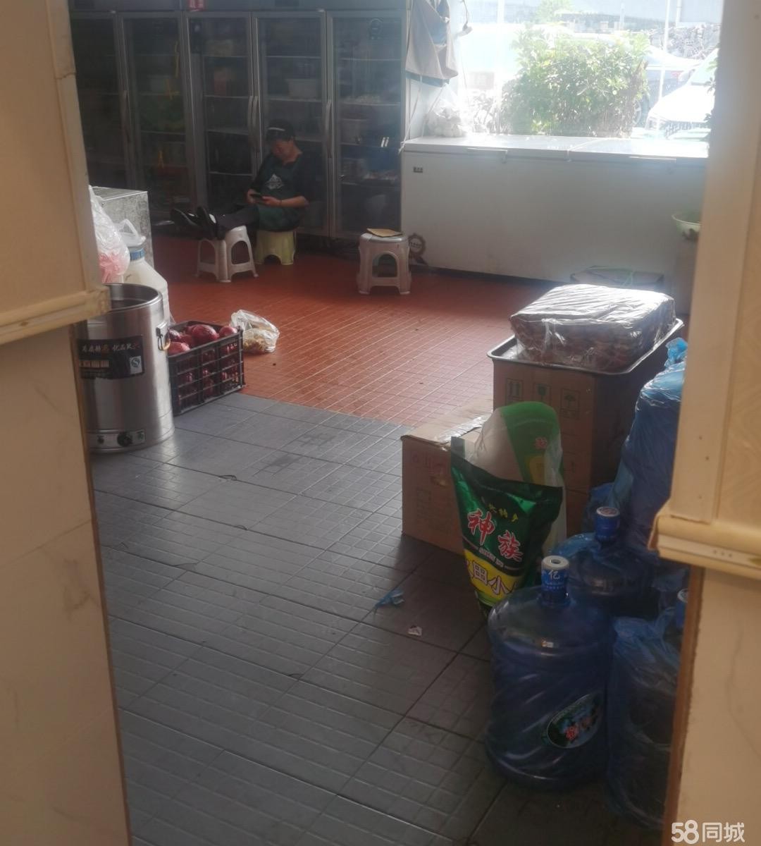 (转让)固定客源，停车方便，有大厅和包房，因管理不过来，现忍痛转让