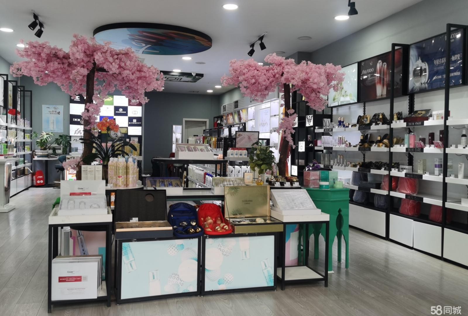(转让)通道临街,经营正常,设备完善,整店转让