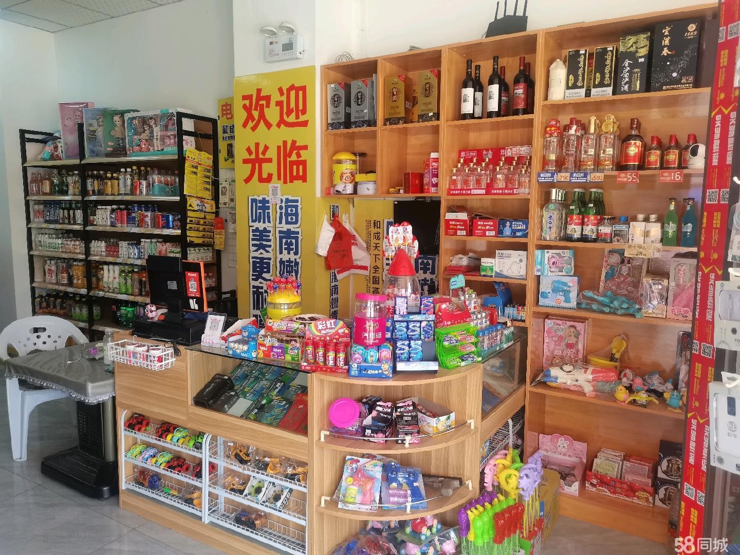 （转让）便利店转让，小区正大门间，地理位置优越，客源稳定。