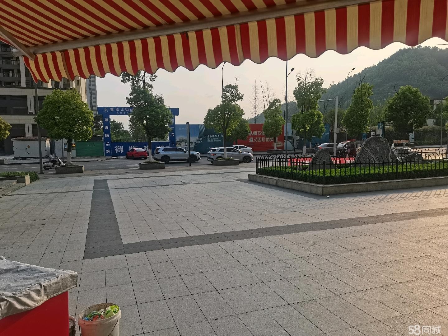 （转让）便利店转让，小区正大门间，地理位置优越，客源稳定。