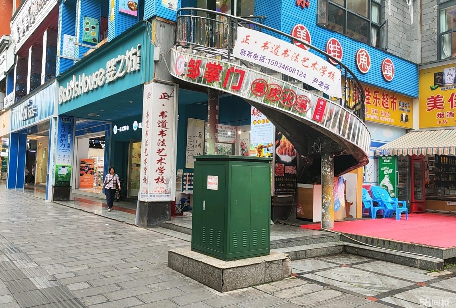 (转让)人流量大，位于小区出入口旁