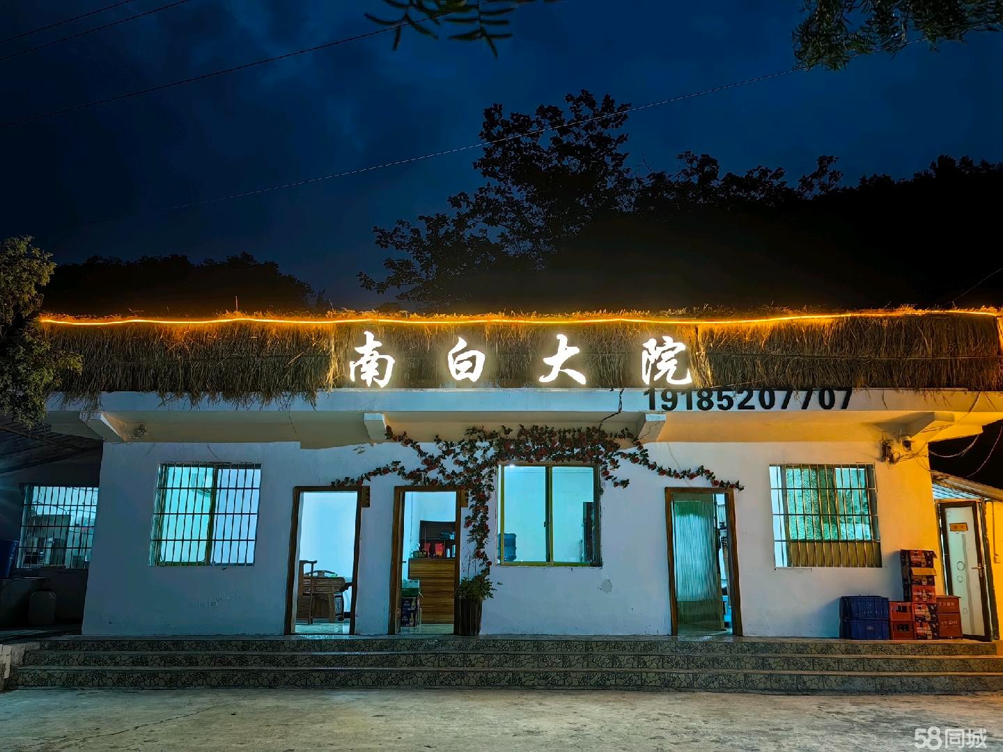 （转让)经营柴火鸡，烤全羊的地方，柴火鸡大厅一个，包房十间。