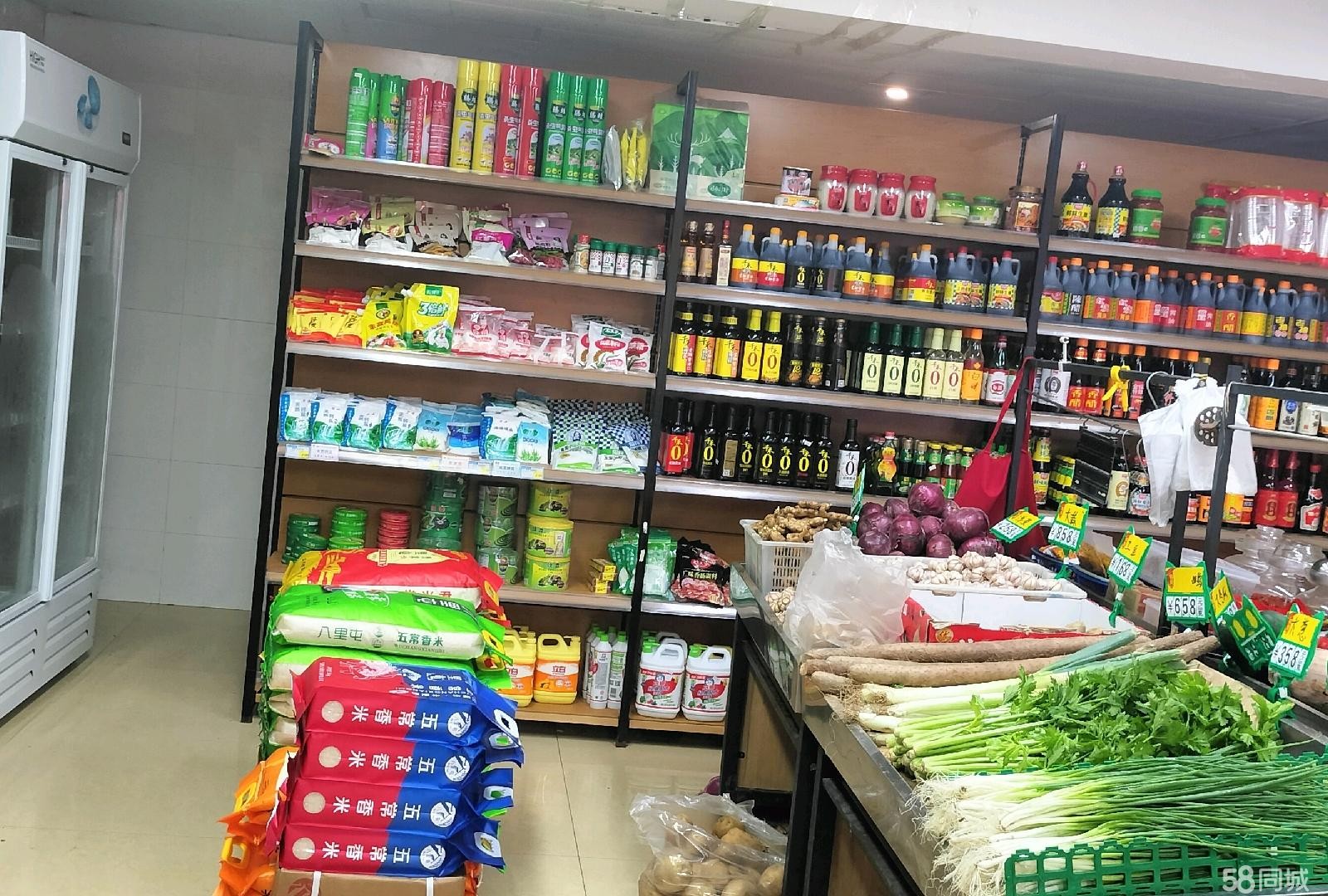 (转让)生鲜店整体转让，小区门口，，人流量多