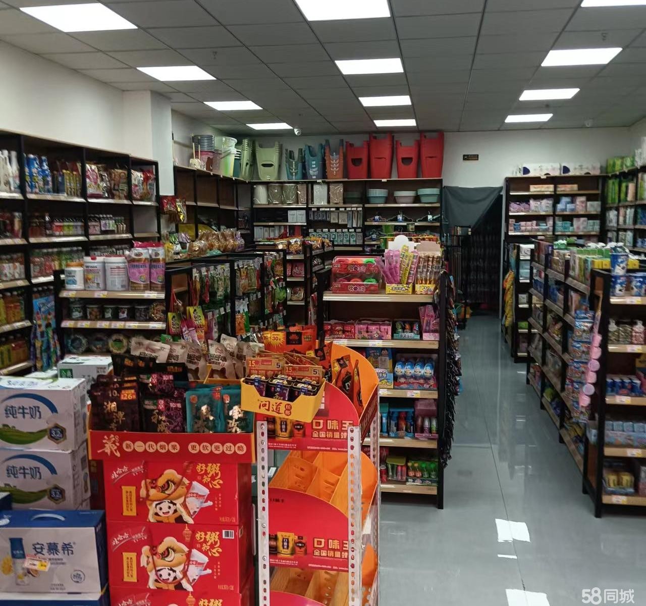 (转让)小区门口家，车库进出口，