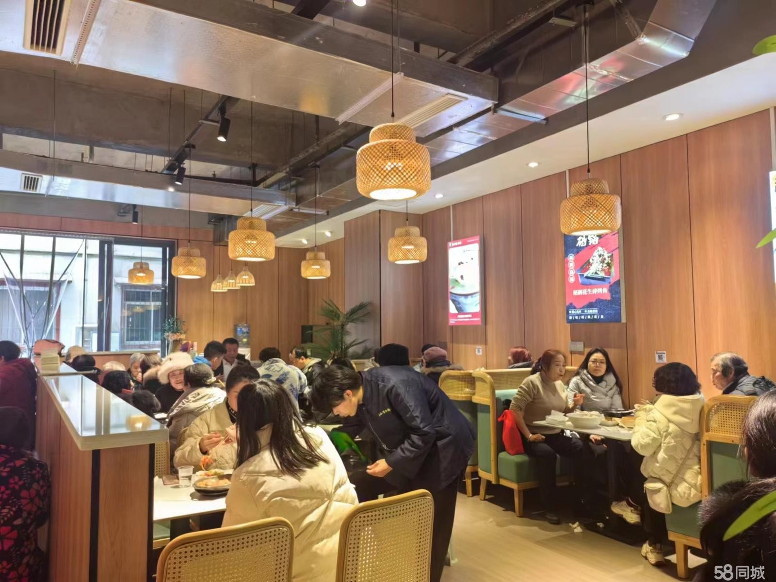 (转让)老城步行街会址商圈餐饮门面转让，接手直接营业，人流量大