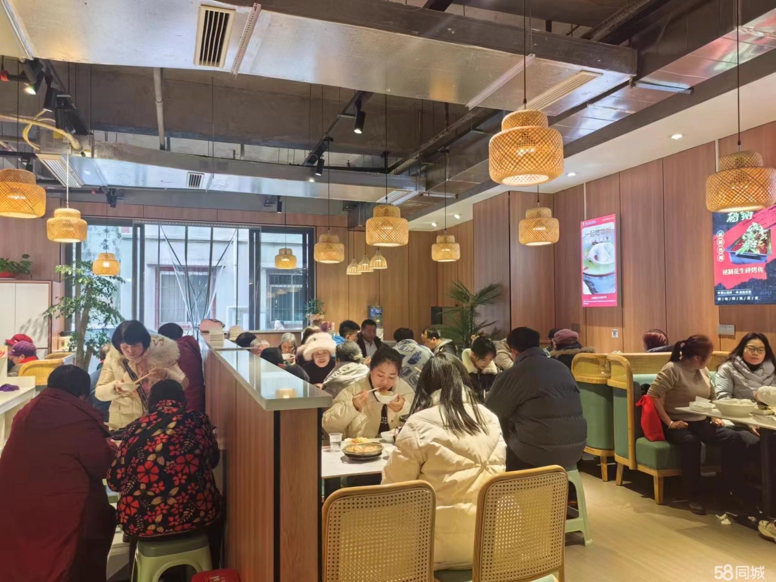 (转让)老城步行街会址商圈餐饮门面转让，接手直接营业，人流量大