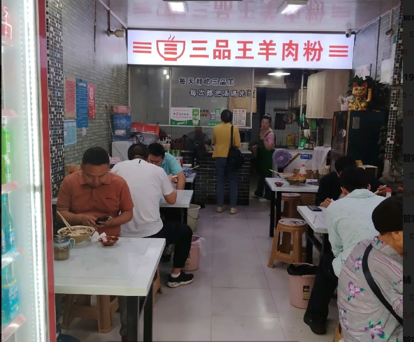 (转让)位置在十字路口红绿灯处，人流量大