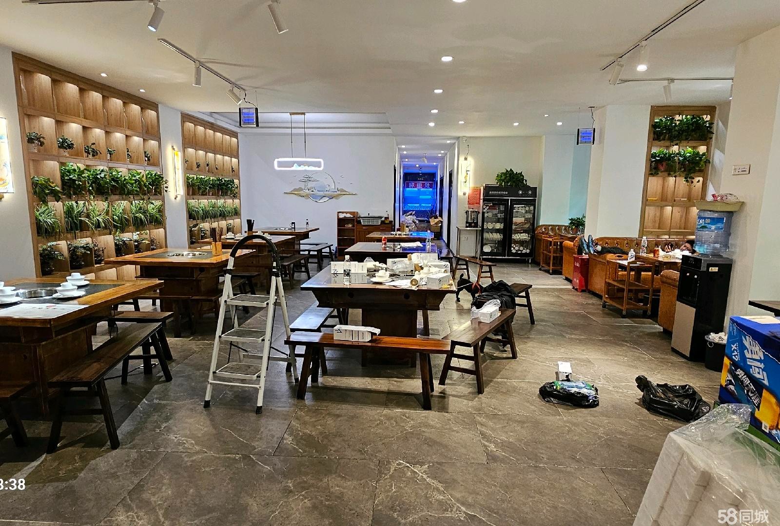(转让）六个包房，大厅10张大桌，因在附近还有一家店，现转出一家