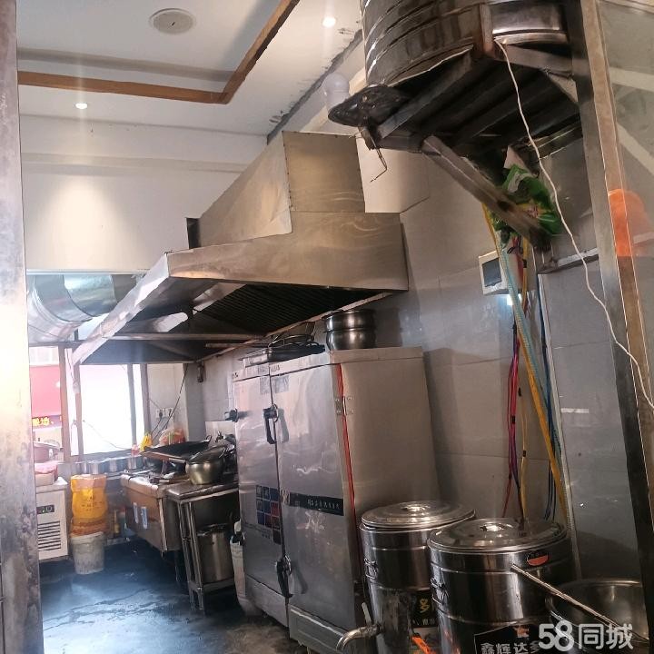 (转让)所有厨房用的设备全部都有桌椅板凳，外加空调接手就可做现成的。