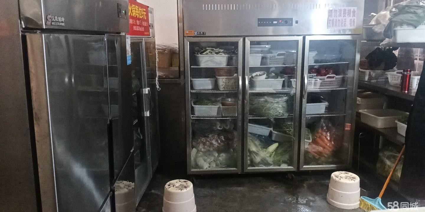 (转让)所有厨房用的设备全部都有桌椅板凳，外加空调接手就可做现成的。