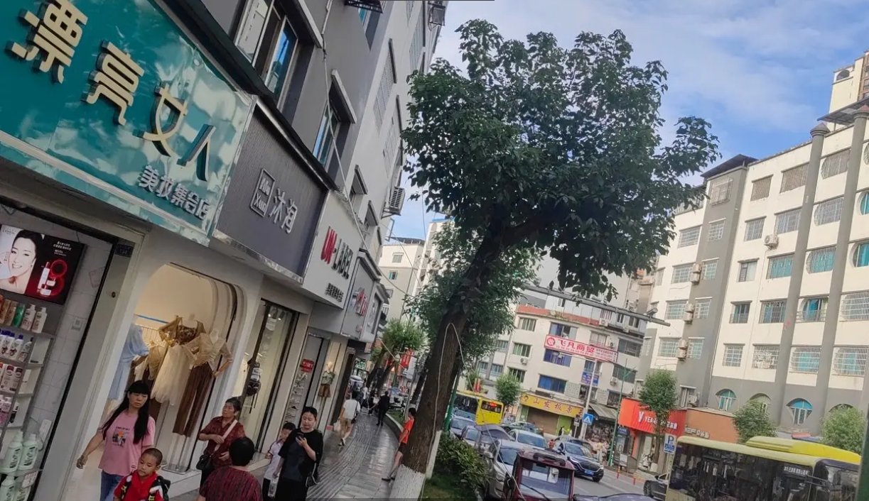 (转让)梨树坳商业街临街旺铺转租