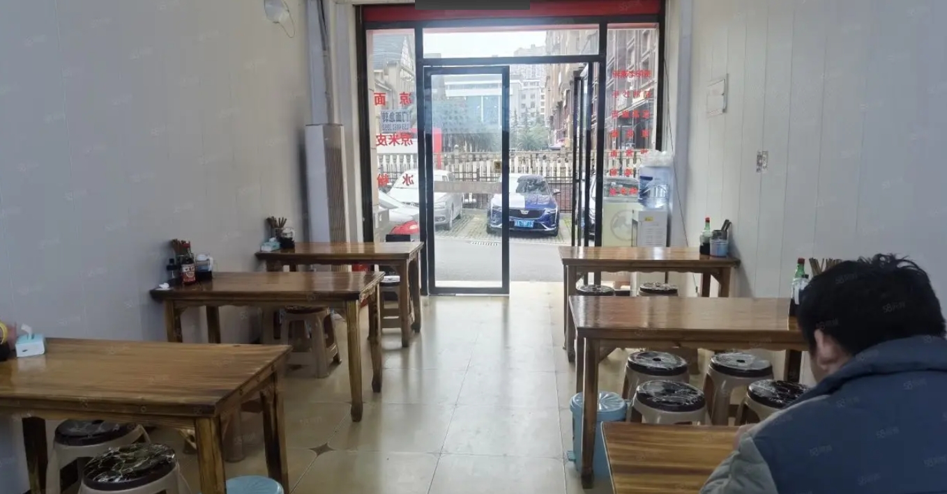 (转让)酒城酒店旁旺铺转让，转手即可经营