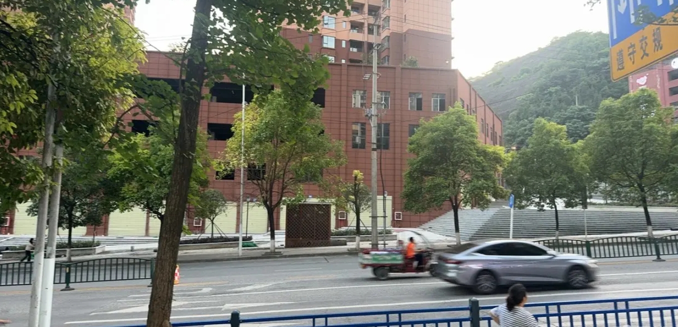 （转让）300平大面积位置好面积