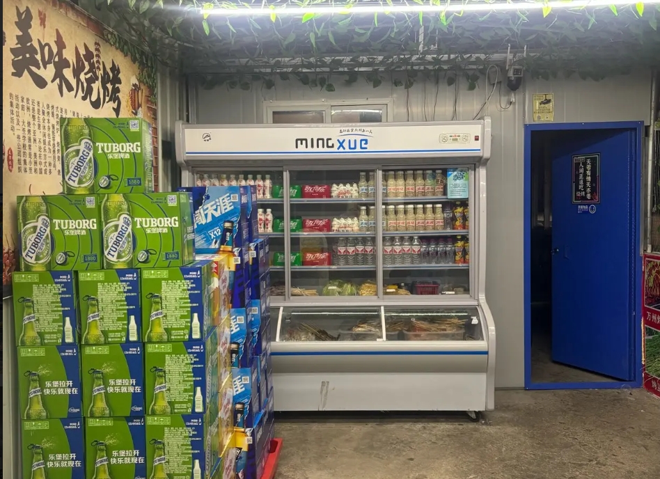 (转让)临街门面，停车非常的方便，老顾客很多