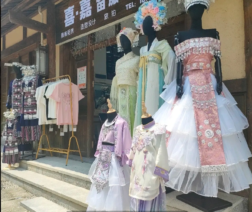 (转让)乌江寨商业街苗服店转让房租9个月服装100+套接店即可营业