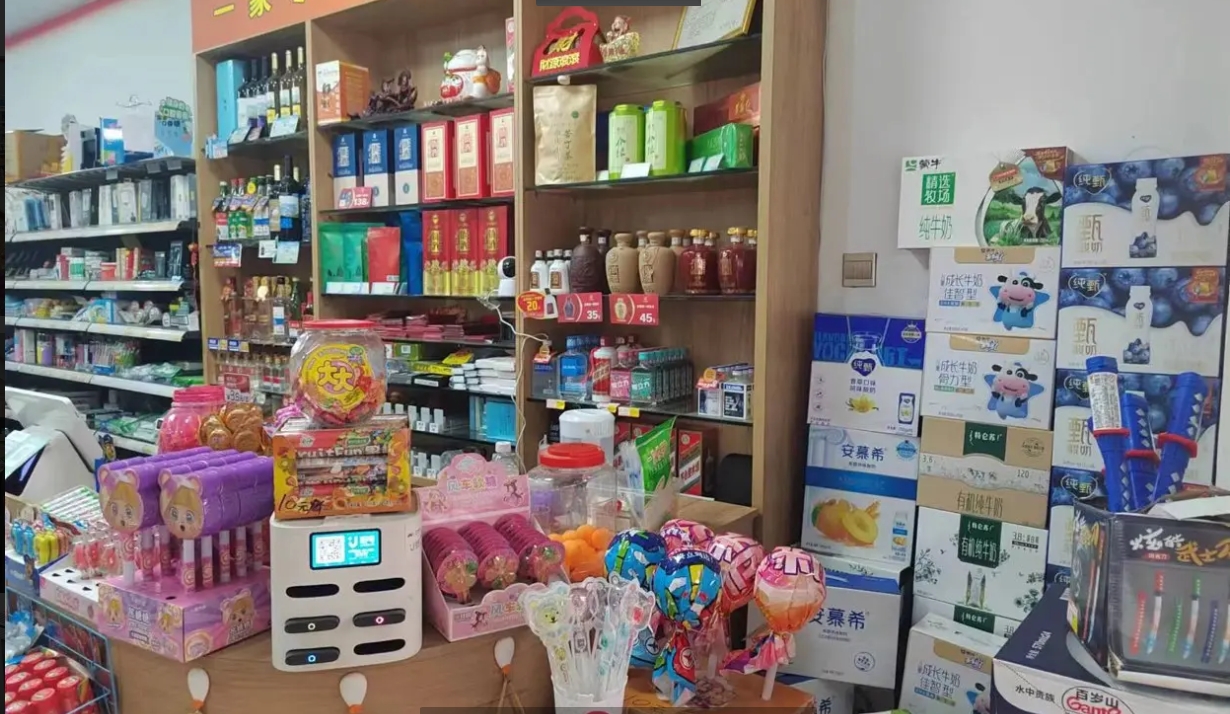 (转让)小区正大门,广场上客源稳定接手即可正常营业