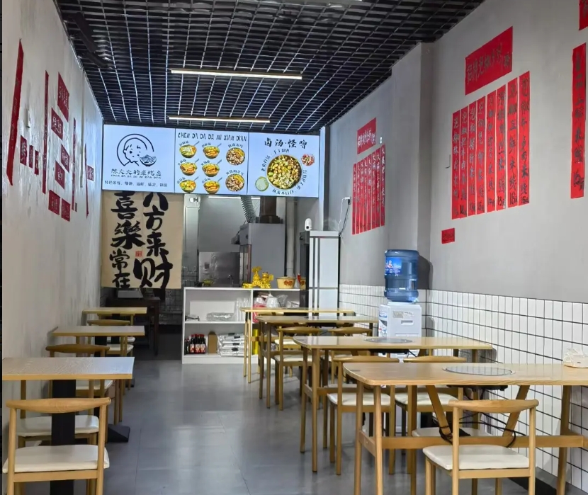 (转让)现将店铺整体转让，接手马上可做生意，所有设备9.5层新