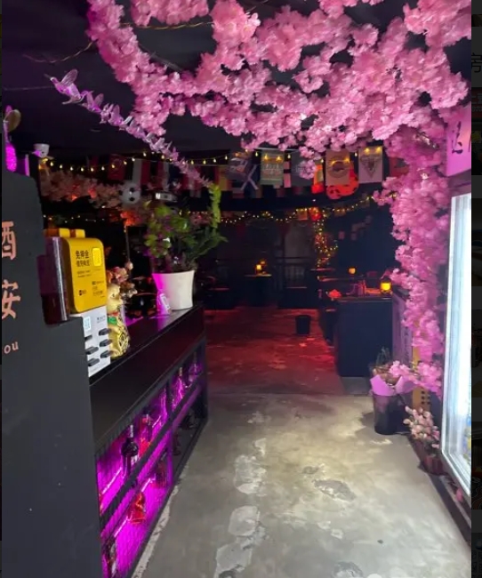 (转让)位置优越。夜景很美氛围好