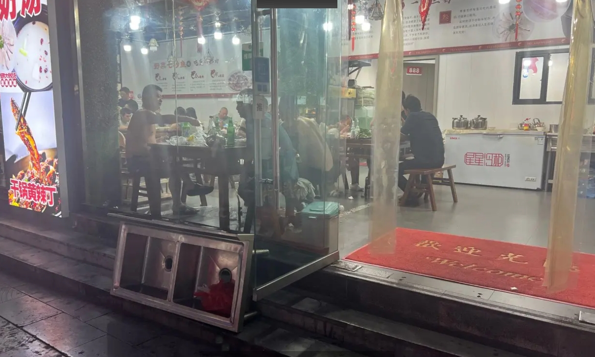 风情街餐馆整体转让