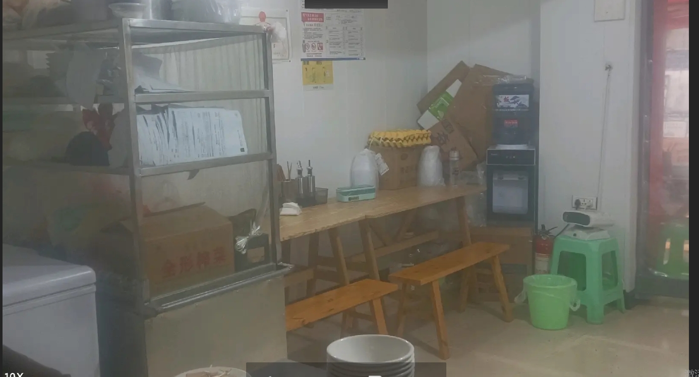 (转让)店铺30平，前后通风，成熟小区门面，人流密积，可经营各种生意