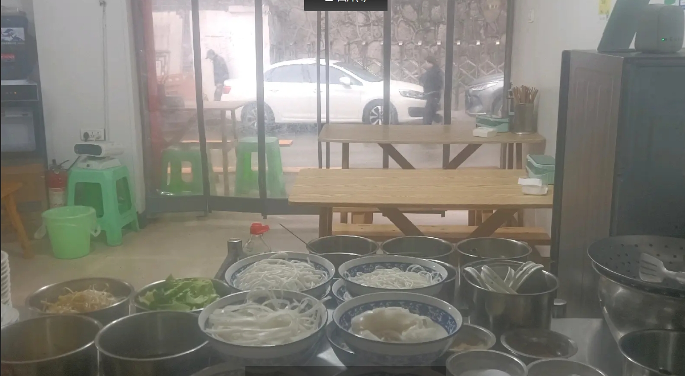 (转让)店铺30平，前后通风，成熟小区门面，人流密积，可经营各种生意