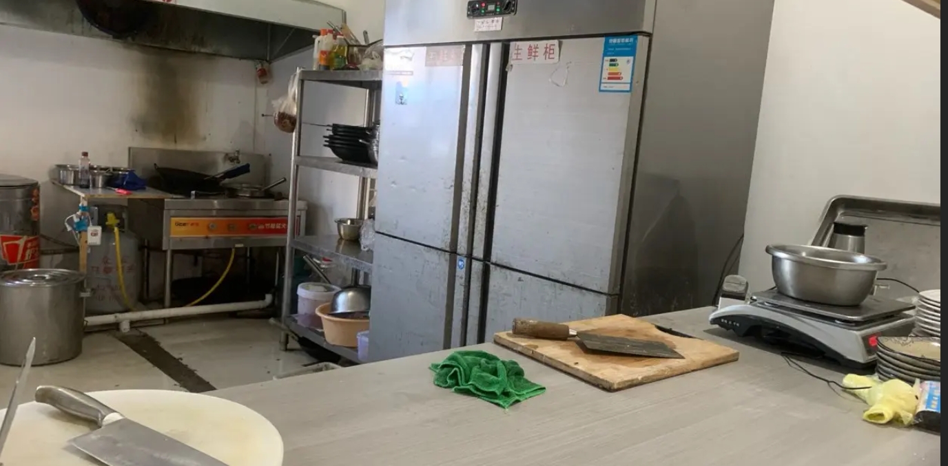 (转让)要去贵阳发展、特转让余庆美食街门面低价转让