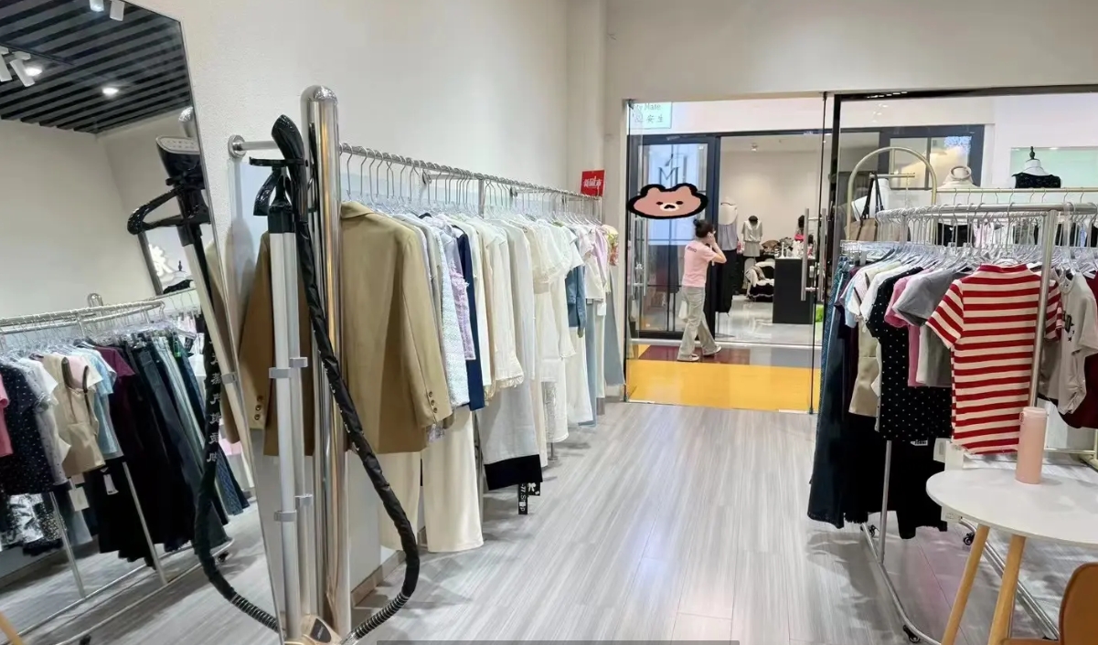 (转让)新浦林达女人街店铺转让，租金便宜，位置好，客源稳定